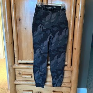 Hollister Woman’s ultra high rise camo joggers. Size S